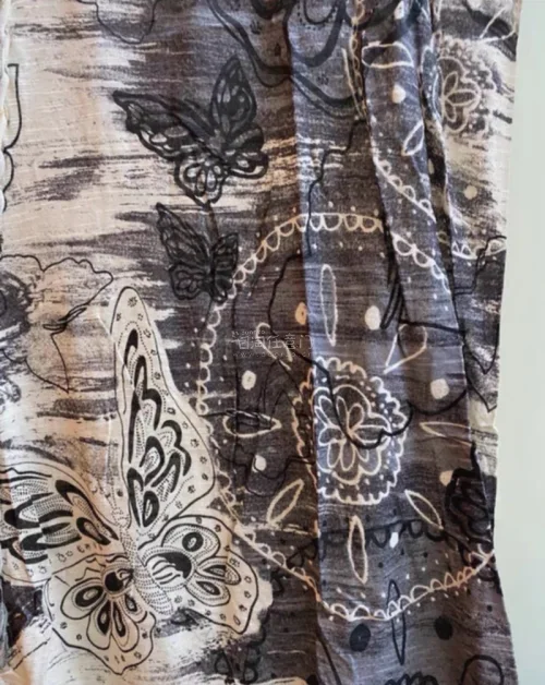 大西瓜这件衣服之前也淘了一件 这次遇到好价又买了一件 到手太美了 蝴蝶镂空真的巨美！还有鞋子 一直想买一双芭蕾平底鞋 价格很合适 鞋子到手状态很好 超级满意