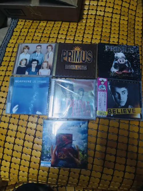 大家好，这是我第n次在挖煤姬平台上面买东西，这次买的是cd，走的是挖煤姬的竹蜻蜓专线，收到的箱子很大很结实，里面的商品摆放都很整齐，外观上没有一点破损，打开后CD也是完好无损，非常开心的一次购物体验，而且挖煤姬每周都有很多福利和无门槛优惠卷发放，这是一个很值得用的一...