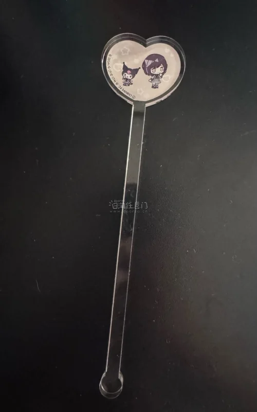 这次切的依然是25时的谷子，吃到了一直心心念念的搅拌棒和麻将！一打光简直太好看啦，包装的也很好，东西安全到家啦，期待下一箱ww