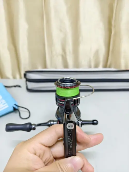 ✨挖煤姬淘禧玛诺万福德C2000S，微物纺车轮，150g轻量化，浅杯精细作钓，改装配件丰富。
?煤炉参考：成色完好无齿感推荐10000-13000日元。
⚠️中古重点：优先淡水轮，检查齿感、线杯磕碰，海水轮慎收。
多件渔具可以挖煤姬合单，省国际运费。