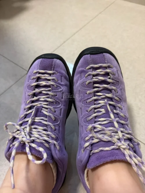 Keen鞋子真心好穿，宽头设计不挤脚，徒步通勤都舒服，抓地力强，颜值也在线。鞋子还是新的，等待那么多天还是非常值得的。