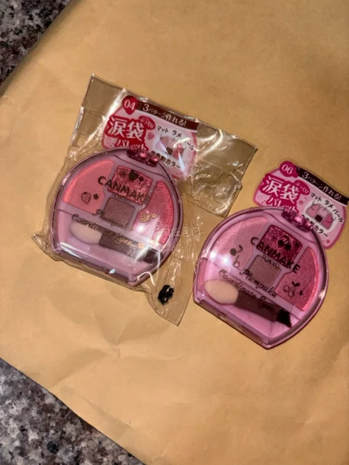 挖煤姬是我目前使用最好的切煤软件，不仅有每周的免手续费券，还有90天免费存储期，各种节假日也会发放积分奖励。这次切了两盘 canmake 和小埋、黄铉辰的周边回来，走的EMS的物流很快就送到了。特别愉快的一次切煤呀！如果你也喜欢二次元，漫画之类并且想吃一点好价，挖煤...