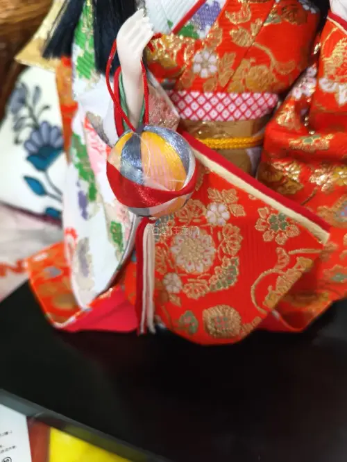 平台中文界面上手简单，浏览选购很方便。仓库打包特别用心，层层气泡膜包裹，很好保护人偶，长途运输没有磕碰。有疑问咨询客服，回复及时贴心。物流轨迹可以随时查看，全程安心。