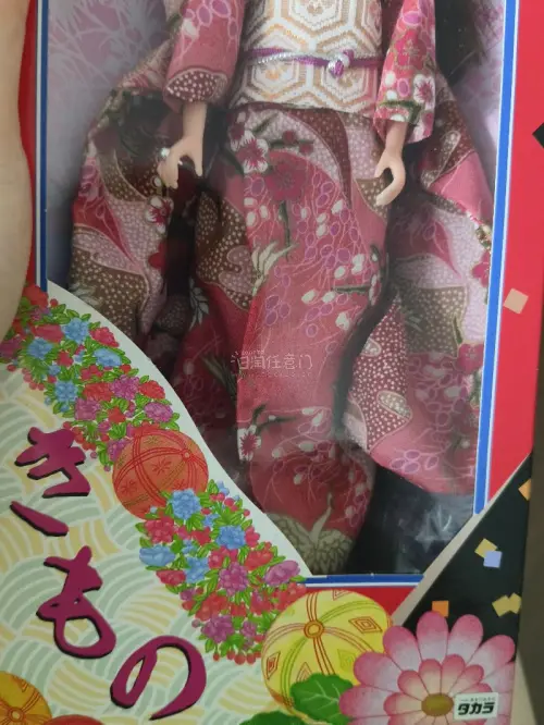 因为隔了一个国庆，所以这次收到的很慢，但是好喜欢，好喜欢这只，超级美丽的娃娃，谢谢卖家出物，用日拍很方便，可以买到各种日产娃娃