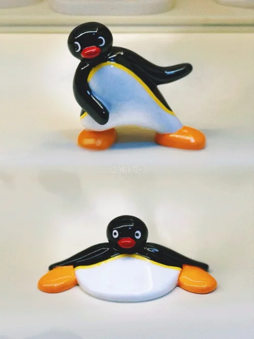 如果你也喜欢Pingu！这套陶瓷小摆件真的戳中我了✨，造型各有特色，质感很棒，摆桌面氛围感拉满。
通过挖煤姬（日淘任意门）入手，日淘流程清晰，物流可以实时查看，包装也很用心，到手没有磕碰，整体购物体验很好，安利给同好以及喜欢收集小摆件的朋友们！