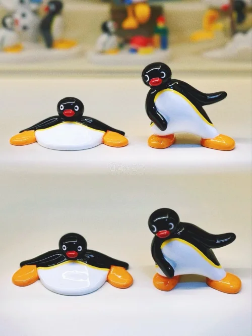 如果你也喜欢Pingu！这套陶瓷小摆件真的戳中我了✨，造型各有特色，质感很棒，摆桌面氛围感拉满。
通过挖煤姬（日淘任意门）入手，日淘流程清晰，物流可以实时查看，包装也很用心，到手没有磕碰，整体购物体验很好，安利给同好以及喜欢收集小摆件的朋友们！
