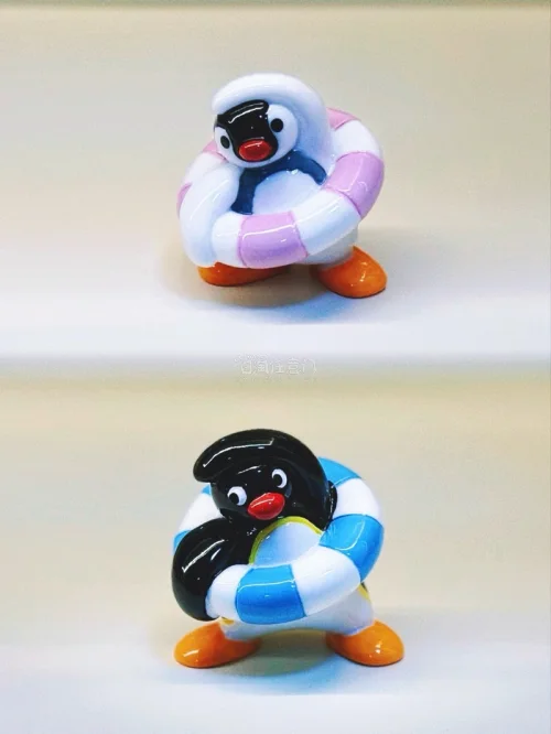 如果你也喜欢Pingu！这套陶瓷小摆件真的戳中我了✨，造型各有特色，质感很棒，摆桌面氛围感拉满。
通过挖煤姬（日淘任意门）入手，日淘流程清晰，物流可以实时查看，包装也很用心，到手没有磕碰，整体购物体验很好，安利给同好以及喜欢收集小摆件的朋友们！