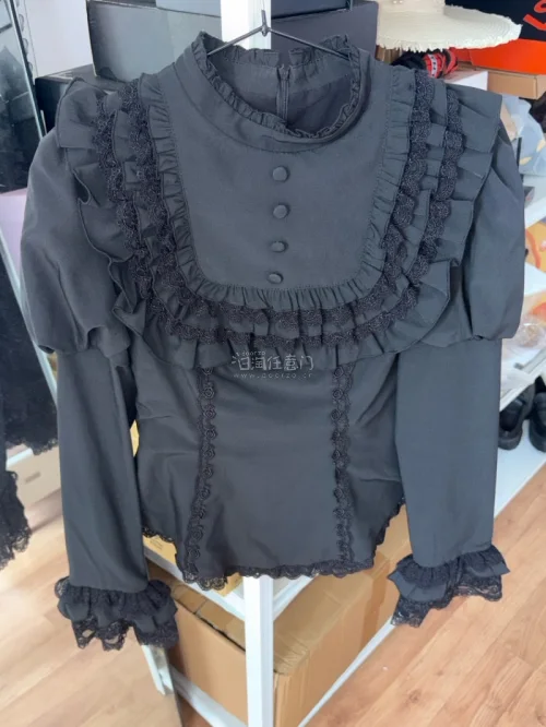 近期超爱穿的几件衣服。姐妹们，最近真的被这几件衣服拿捏住了！版型显瘦、面料舒服，日常通勤、约会、出门逛街都很好搭。挖煤姬很方便好用！