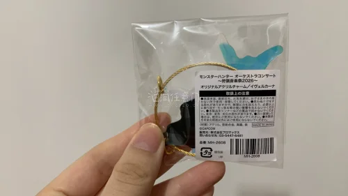 在挖煤姬淘了一批心仪周边，平台中文界面超好上手，冷门谷也能挖到。仓库打包特别用心，气泡纸层层包裹，亚克力挂件保护得很好，到手没有压痕磨损。可以免费仓储合单，运费划算，物流信息实时可查，客服响应及时。切谷体验省心又安心，以后收周边还继续用挖煤姬！