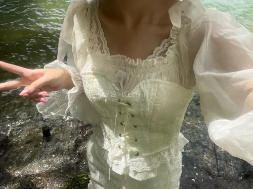 淘到了几条特别美的衣服，又感受到了海淘的魅力～挖煤姬作为一个海淘软件，被大家熟知，下单流程简单，刚上手就能学会使用，真的很不错！