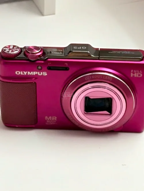这次在挖煤姬入手奥林巴斯u710、松下tm45、佳能hfs10三台中古设备，整体安全下车，但各有优缺点。奥林巴斯u710是CCD卡片机，色彩浓郁复古，冷调氛围感强，拍风景出彩，人像自带柔和磨皮，缺点要配少见XD卡，老电池耗电快，日版无中文菜单。
松下tm45是家用D...