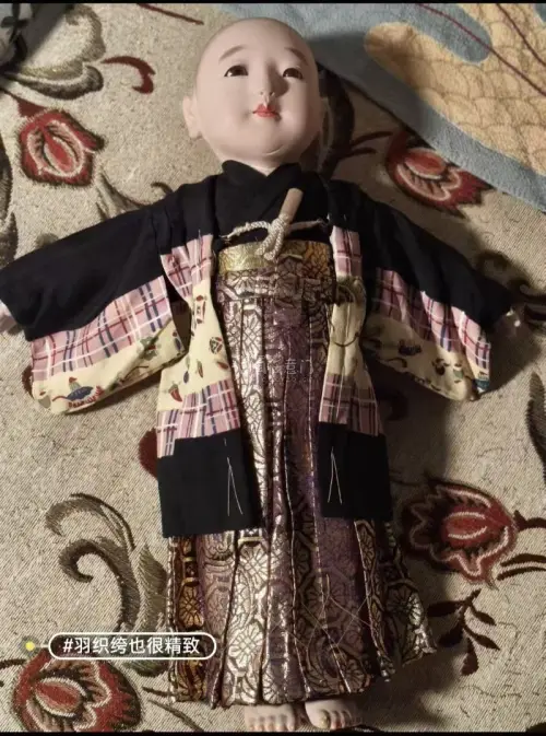 我选择挖煤姬入手这件藏品，平台日淘操作流程清晰，客服响应及时。针对人偶这类易碎藏品，包裹防护做得非常到位，大大降低运输损坏风险，物流稳定可查，海淘日本中古好物省心又靠谱。想要淘日本手工艺品、古董人偶的小伙伴，一定要试试挖煤姬。