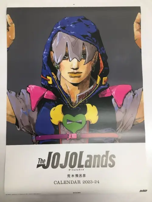 终于收到The JOJOLands的2023-2024挂历！荒木飞吕彦原画质感拉满，乔迪奥的这张封面真的太帅。包装防护到位，到手品相不错，日本竞拍入手体验很顺畅。是JOJO第九部难得的官方周边，收藏党狂喜，挂在房间氛围感直接拉满。