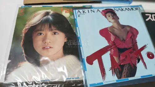 这回在日淘任意门代购的几张中森明菜EP单曲的7寸小黑胶到了，小东西发了EMS，到货很快，包装很到位没有破损，好好好