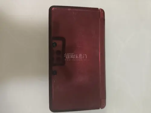 竹蜻蜓日淘入手两台任天堂中古掌机✨
透明红3DS本体成色不错，无明显污渍损伤，开机玩没运行；还有一台DS lite带包装盒。中古机性价比很高，准备怀旧刷游戏，复古掌机真的有种独特魅力！