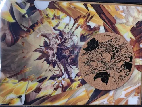这次入手的碧蓝幻想周边品相很不错，包装严实没有磕碰，实物的图案印刷清晰，色彩还原度很高，和图片没有色差。卖家沟通顺畅，发货速度也很稳定，能顺利收到喜欢的谷子特别开心，很满意这次的购物体验，喜欢碧蓝幻想周边的朋友可以参考看看