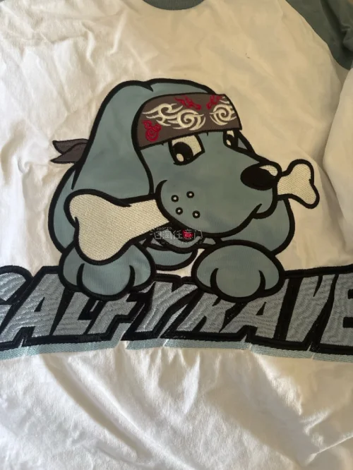 这件galfy衣服特别帅气质量也很好 发货速度很迅速 是第一次购物的物品 拿到后出乎意料的特别满意 打包的也很安全  很好的一次购物体验