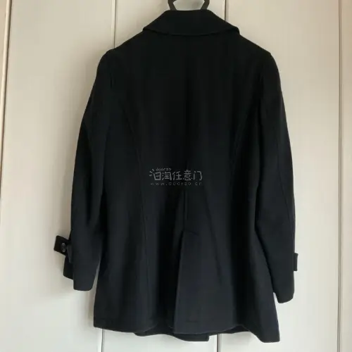 这次挖到的日制校供大衣品相很不错，实物和卖家图片描述基本一致，版型经典耐看，羊毛面料质感很好。挖煤姬打包稳妥，运输全程物流信息清晰，收到没有磕碰。整体购物体验很棒，很满意这次海淘，校供爱好者值得入手！