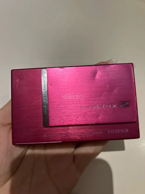 都是富士！富士的ccd出片可以说是深得我心，很复古，拍照好看，一次拍了好几台，合单发货的，感觉太爽了，虽然经历了国庆假期，但是到手时间也不算太长。