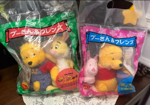 一直在寻找这本会动的绘本，终于被我找到了，非常感谢卖家出物！维尼和朋友们还有柴郡猫美女野兽，这一期收到的满满的全是惊喜！