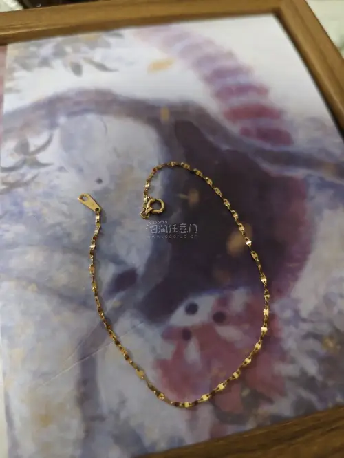 真的很方便啊，非常快的就下单了，方便我抢到想要的首饰，拍照服务也人让非常的安心，最后物流的打包了也很省心，直接就在家等待