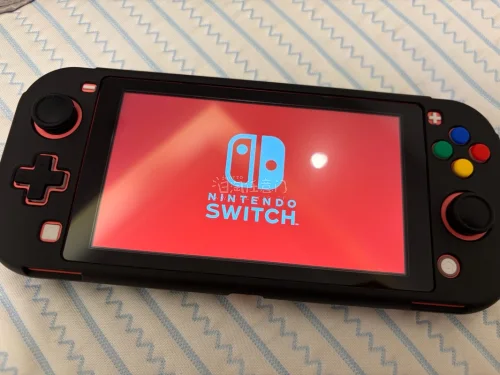 竞拍蹲到的平价Switch Lite?成色很满意！海淘数码千万记得选数码检查，多一层保障更放心。包裹保护到位，没有磕碰。机身小小的很便携，各项功能都正常，这个价格真的很值～海淘捡漏成功，太开心啦?
