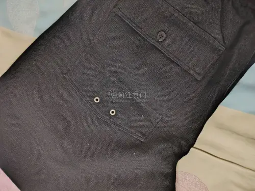 匡威converse旗下的时装品牌以高品质日产服饰为主，这条看起来平平无奇的裤子材质是羊毛wool 非常的顶，价格也合适