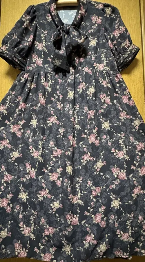 好美萌的衣服们！实物和图片几乎没有色差，版型很可爱，面料亲肤透气，细节做工都很到位。上身效果超出预期，穿上元气满满。物流派送及时，包装严实，这次购物体验很不错，值得推荐！
