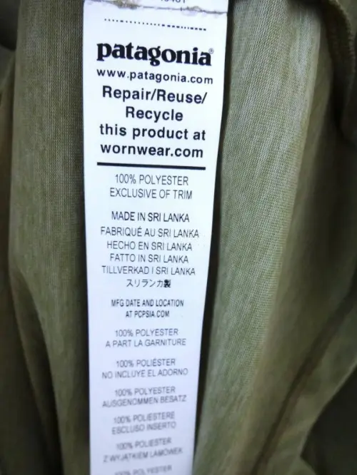 本次购买的巴塔的绿色短袖，速干面料，海浪的背景别有一番风味，用的是雅虎日淘，拍卖的感觉挺有趣的。期待下一次购物。