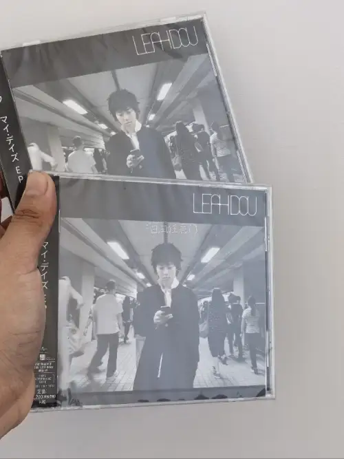 用挖煤姬切到了Leah 小姐在日本16年出道发行的my days EP。再贩了就想再切回来，teenager 时期的童童萌之萌之。
走的竹蜻蜓，撞上了假期，拢拢总总也就半个月就到家了，?非常不错，回家的时候CD状态也非常之可以，安全下车。