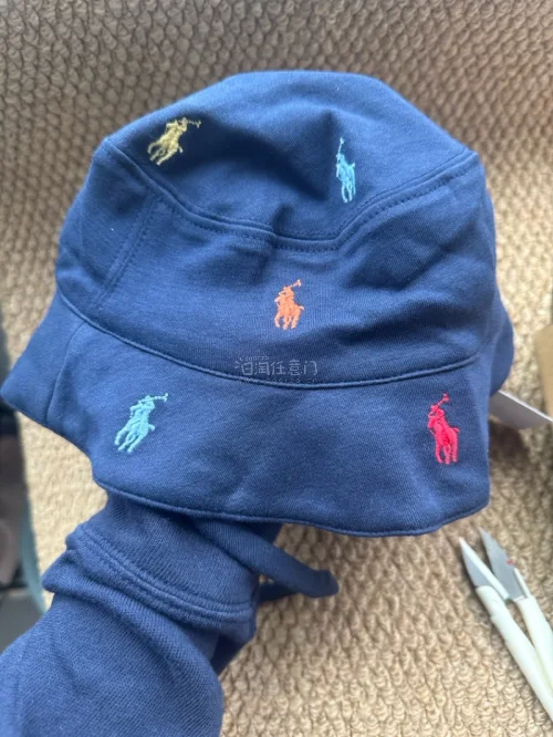 期待了好多天的帽子，终于到了，迫不期待去拿的快递，真的太可爱了！软乎乎，比国内便宜太多太多！期待粉色到货，竹蜻蜓还是很快的