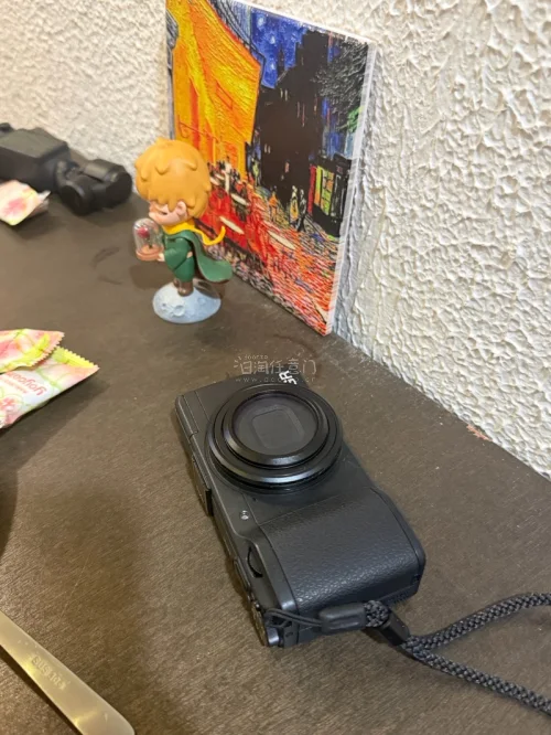 在任意门日拍淘中古相机整体挺省心，自带翻译上手不难，能找到不少国内少见的型号￼￼￼。仓库打包很扎实，层层气泡膜防护，到手没有磕碰；就是竞价和国际运费要预留预算，海运时效略久。机器成色基本和卖家图一致，到手试机功能完好，适合喜欢CCD、胶片机慢慢蹲好物的人，已经是我海...