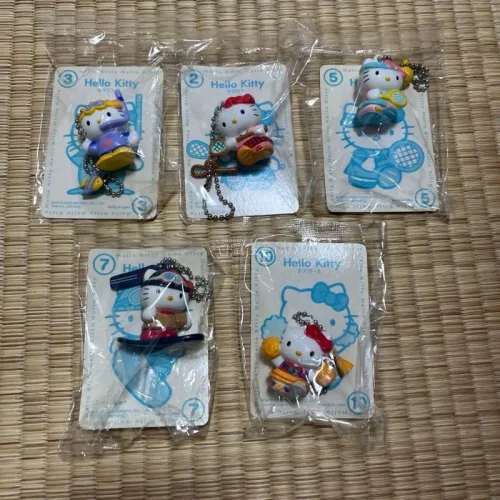 这次淘的Hello Kitty圣诞周边全部收到啦，品相很好，包装防护到位，合单操作简单，物流稳定，在任意门淘中古小物太安心！