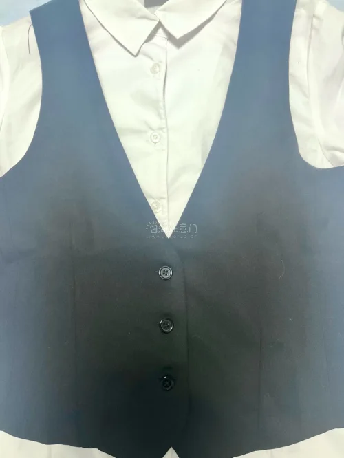 次在挖煤姬从骏河屋成功切到了一件原作cos服。中古服装版型很还原原作设定，细节到位，很适合DL乙女IP同好、准备漫展出角色cos的小伙伴。这次选择海运，发货后大概20天顺利收到。全程用挖煤姬代拍很省心，可以查看商品实拍验货，物流信息实时更新，包装防护扎实。不急收货、...