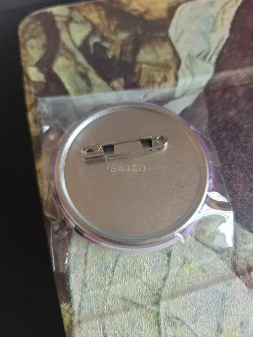 这次拜托帮忙买到了好物，是tgs限定的好物，甚至有站外派发的扇子。一直信任平台了，以后也会继续在这里切。