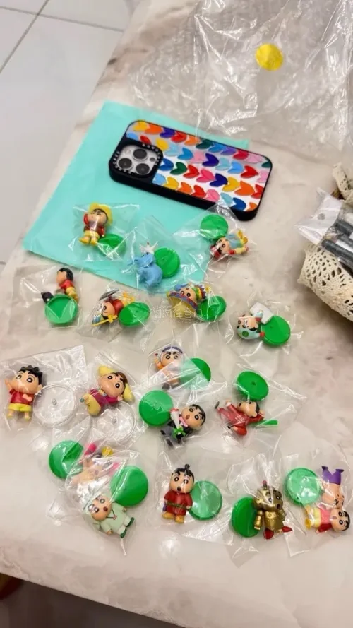 第三次顺利收到货啦，可可爱爱的蜡笔小新手办真的很卡哇伊，还有我最爱的三丽鸥玩偶hello Kitty，简直不要太萌了