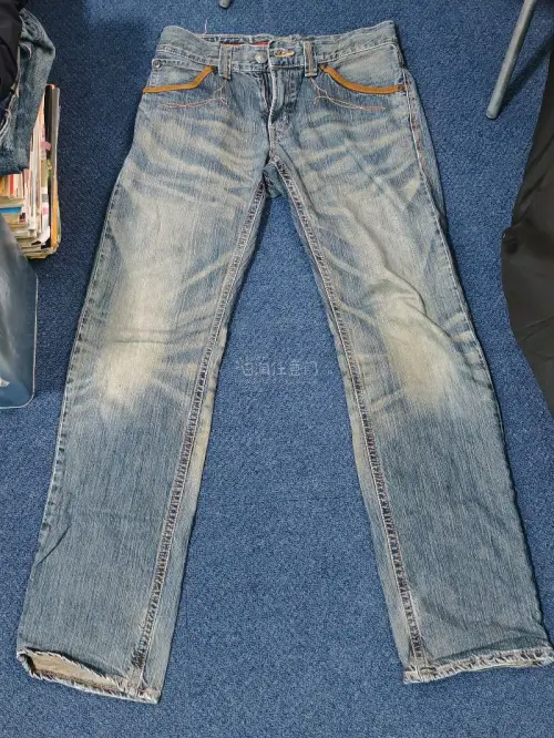 已经数不清是第几回在挖煤姬买东西了，体验依旧好，物流很快包装都很严实。当然最重要的还是实物，实物水洗层次肉眼可见，自然做旧的味道很难在新裤子上找到。上身试穿版型在线，价格也很香，海淘古着依旧省心，相当愉快的一次购物体验