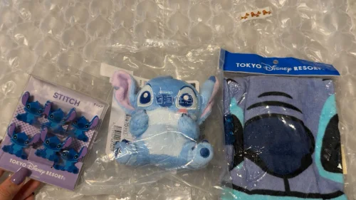 这次挖煤姬海淘收获超满意！心仪的限定毛绒玩偶顺利到手，品相完好没有压损。提前核对好汇率与毛绒13%税费，清关流程比预想顺畅。包装防护到位，等待虽然有点久，但能蹲到国内难寻的限定款真的很值，下次还会继续蹲喜欢的IP周边～