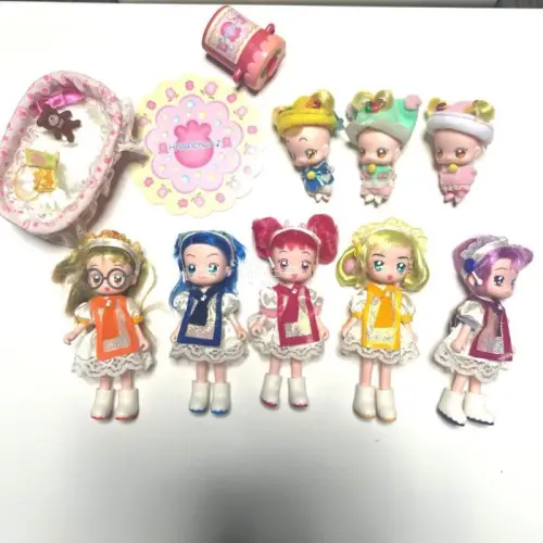 是谁的童年DNA动了，还记得小学三年级开始追《小魔女doremi》,和当时的小伙伴特别迷这部动漫，每天一集不落的追，那时候还去文具店买它们的周边手办，一星期只有五块钱的零花钱全用来买小魔女的钥匙扣，后来因年代久远家里经过多次大扫除后，那些钥匙扣也都不见了[失望R]。...