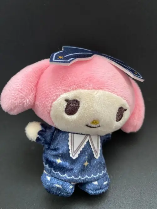日淘收到的美乐蒂太惊喜啦！卖家描述品相如实，实物和图片一致，包装裹得很扎实，长途国际运输没有磕碰。美乐蒂图案清晰，保存状态很好，是很难得的款。转运物流更新清楚，清关顺利，等待虽然久，开箱瞬间觉得一切值得！以后还会在这里蹲三丽鸥好物，强烈推荐✨