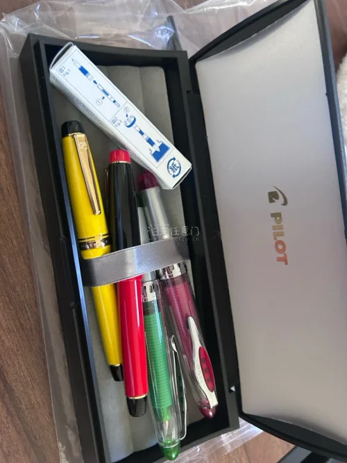 这个月又到了一单 
外面的包装还挺好的，越来越结实了，切了一些钢笔和水彩保护得特别好，推荐使用以下的关键词搜索 
希望大家都能切到想要的商品