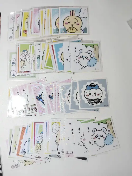 这次切的ckw的小垃圾和爱豆小卡，顺便还切了库洛米的卡包～
本次走的ems路线，运输速度稳定，从发货到拿到手只用了一周，包裹打包得严实，长途运输没有出现挤压破损～