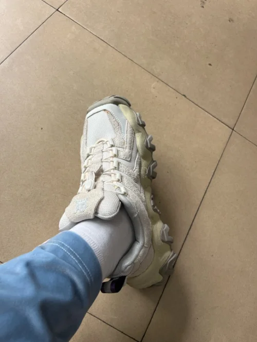 人生中第一次海淘，不记得在哪里接触到这款app，下载安装后发现非常简单易懂，做得非常好，一直想买这双eytys halo，可惜己停产，于是想到了海淘，终于淘到了心心念的鞋子，价格便宜，鞋子很新，一看就是正品，半个月邮到手中，物流还是非常快的，挖煤姖帮我圆梦了