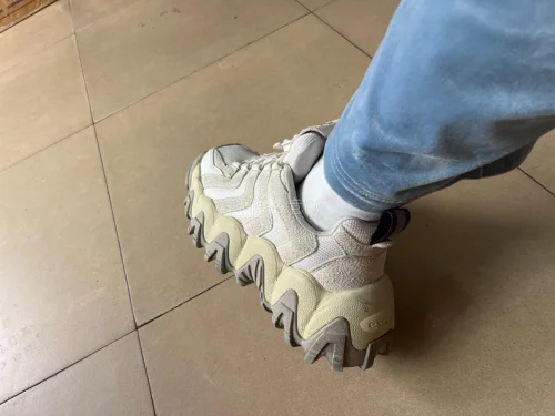 人生中第一次海淘，不记得在哪里接触到这款app，下载安装后发现非常简单易懂，做得非常好，一直想买这双eytys halo，可惜己停产，于是想到了海淘，终于淘到了心心念的鞋子，价格便宜，鞋子很新，一看就是正品，半个月邮到手中，物流还是非常快的，挖煤姖帮我圆梦了