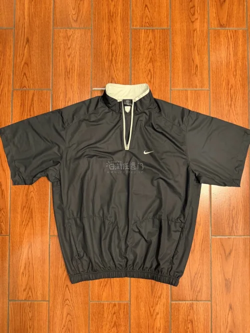 这周在挖煤姬又购买了三件衣服，衣服到手非常的顺利，衣服质量很好，非常的好看，帅气，以后继续会在挖煤姬多买东西的。