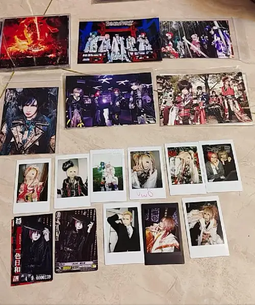 这次入手了己龍的中古CD和拍立得set，卖家保存得很不错，实物和图片出入很小，包装也很用心。平台操作简单，入库通知及时，成功圆梦本命乐队周边，是一次非常愉快的海淘购物，强烈推荐同好来挖谷！