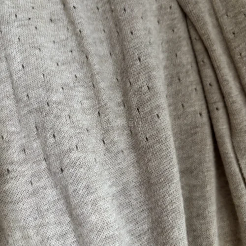 这次在挖煤姬淘的衣服收到啦！实物成色和卖家描述基本一致，版型很好看，面料摸起来质感不错。打包细心防护到位，衣服没有脏污破损，物流更新及时，仓储合单很方便，日淘衣服首选挖煤姬，之后还会继续蹲好看的衣服！