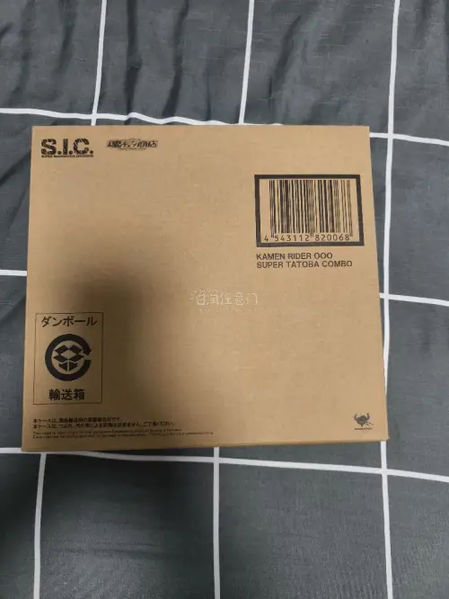 蹲了好久终于收到心心念念的SIC假面骑士！卖家打包特别扎实，防护做得很到位，运费性价比也超出预期。漂洋过海一路颠簸，拆开成色依旧在线。SIC独有的狂野重构造型张力拉满，老模自带的复古韵味真的无可替代，这次海淘体验太舒心啦✨