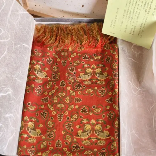 非常非常非常好买家，包的很好喔，很新的一块，非常非常的貌美呀，龙村的鸳鸯锦真是一直一直最讨喜的一套画片呢，非常喜欢