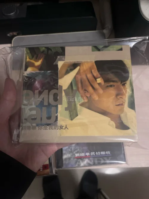 收到这四张CD太惊喜啦，张国荣热情演唱会、刘德华几张经典专辑，碟片盘面干净无划痕，包装防护到位，运输完好无损，版本对版，音质很棒，收藏很满意，挖煤姬淘碟体验很棒！